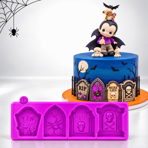 Molde de silicona morado rectangular con cuatro cavidades de lápidas decoradas con arañas, calaveras, telarañas y cruces.
