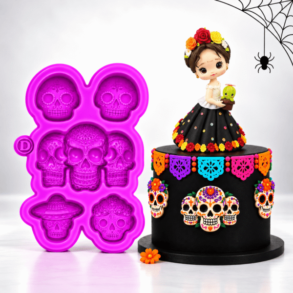 Molde de silicona morado con cinco cavidades de calaveras decorativas, incluyendo calaveras florales, calavera con sombrero y diseños ornamentales.